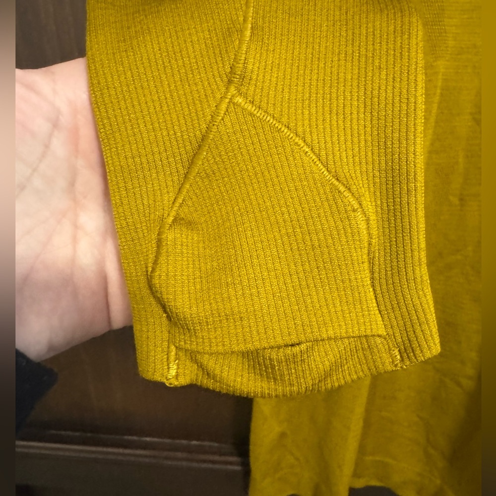 Lululemon Swiftly Tech Long Sleeve Top Women’s size 8 Pear Yellow Green - Picture 4 of 9